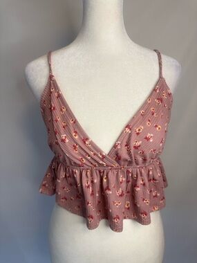 Style Vine size SM pink floral V-neck crop top